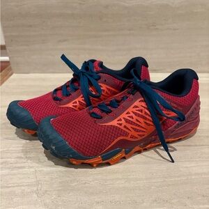 Merrell women’s hiking gripped shoes size 6.5